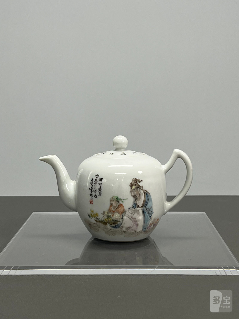 民国  王琦风格粉彩“陶渊明爱菊”图
茶壶 - 图2